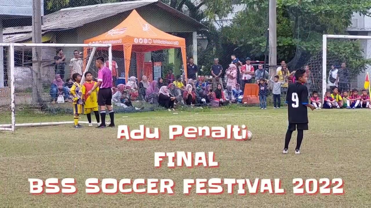 Foto Main Bola Menangkap Momen Berharga di Lapangan Hijau