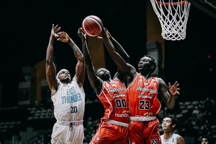 Jump Ball Dilakukan dalam Bola Basket Adalah