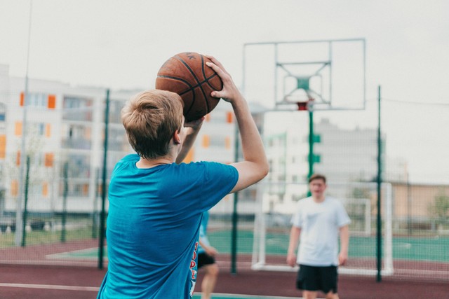 Teknik Mengumpan Bola Basket