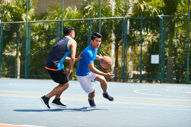 Cara Menggiring Bola Basket yang Efektif dan Menyenangkan