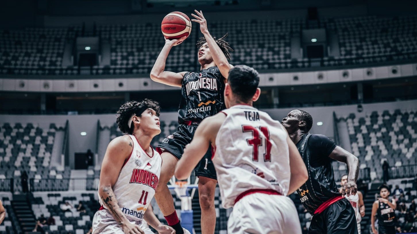 Pertandingan Bola Basket di Indonesia Arena