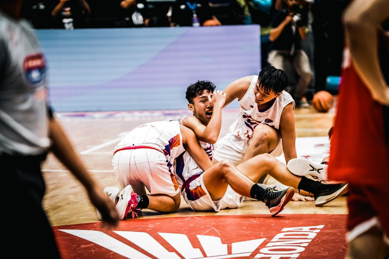 Pertandingan Bola Basket di Indonesia Arena