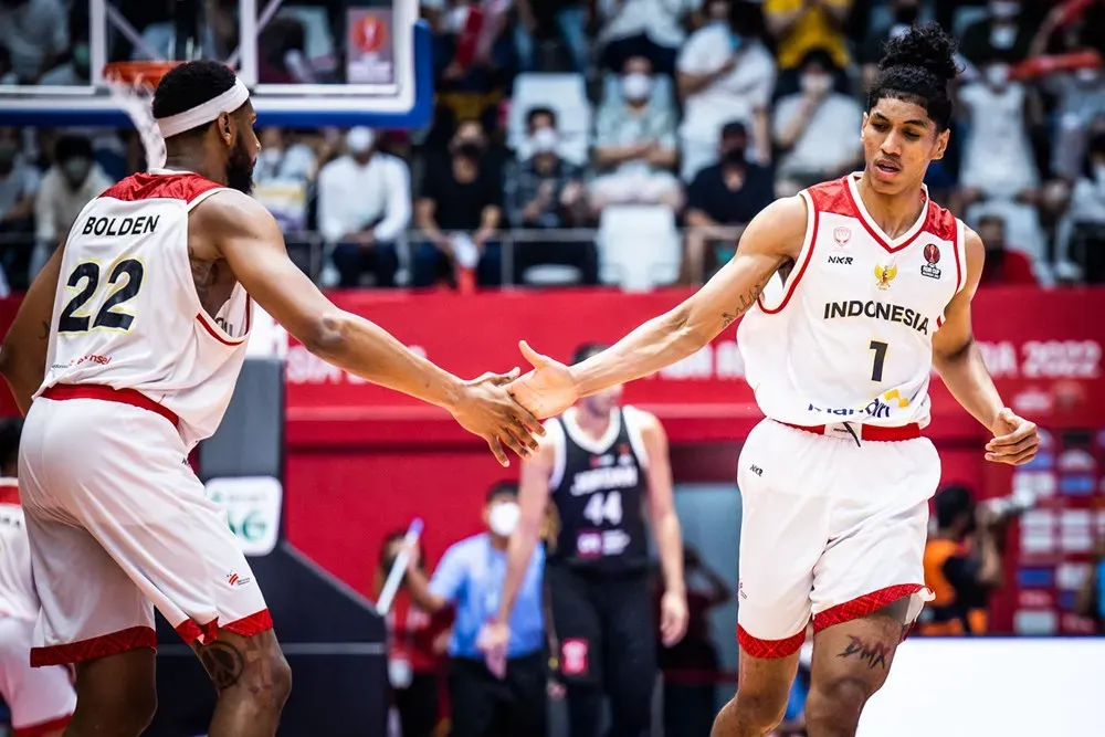 Pertandingan Bola Basket di Indonesia Arena